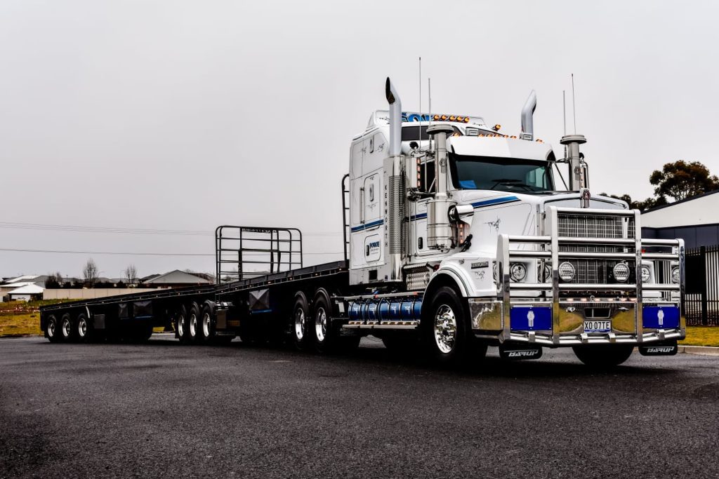 Force Kenworth Truck Semi Trailer in Road Train Configuration for Load Shift
